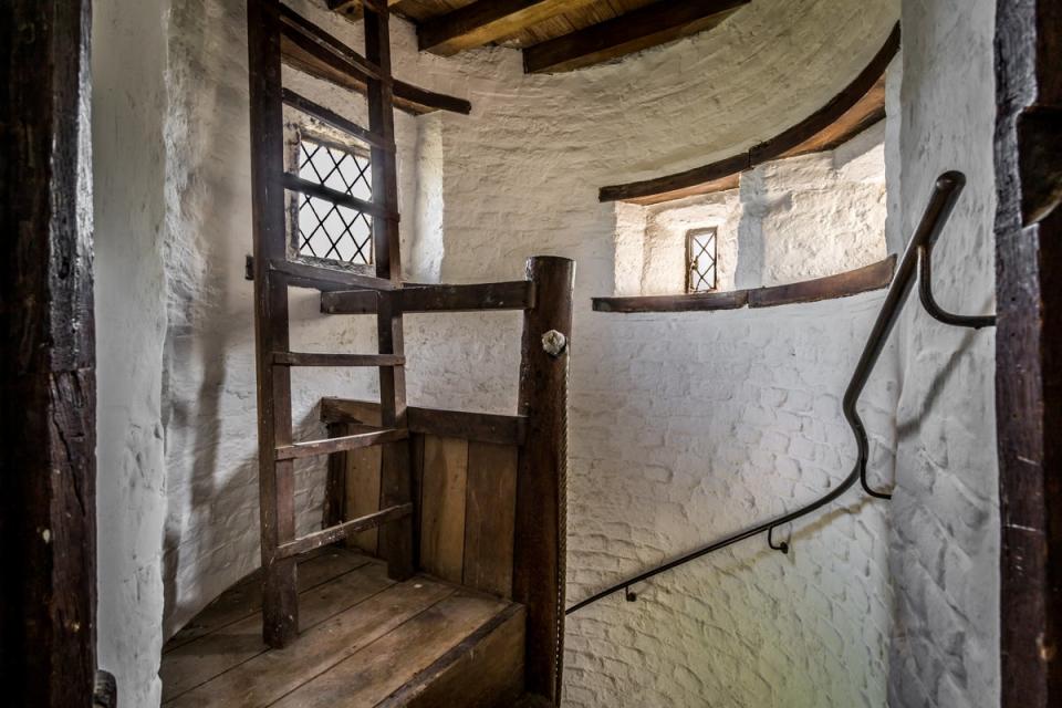 The winding oak staircase located in one of the gatehouse's turrets (Hamptons)