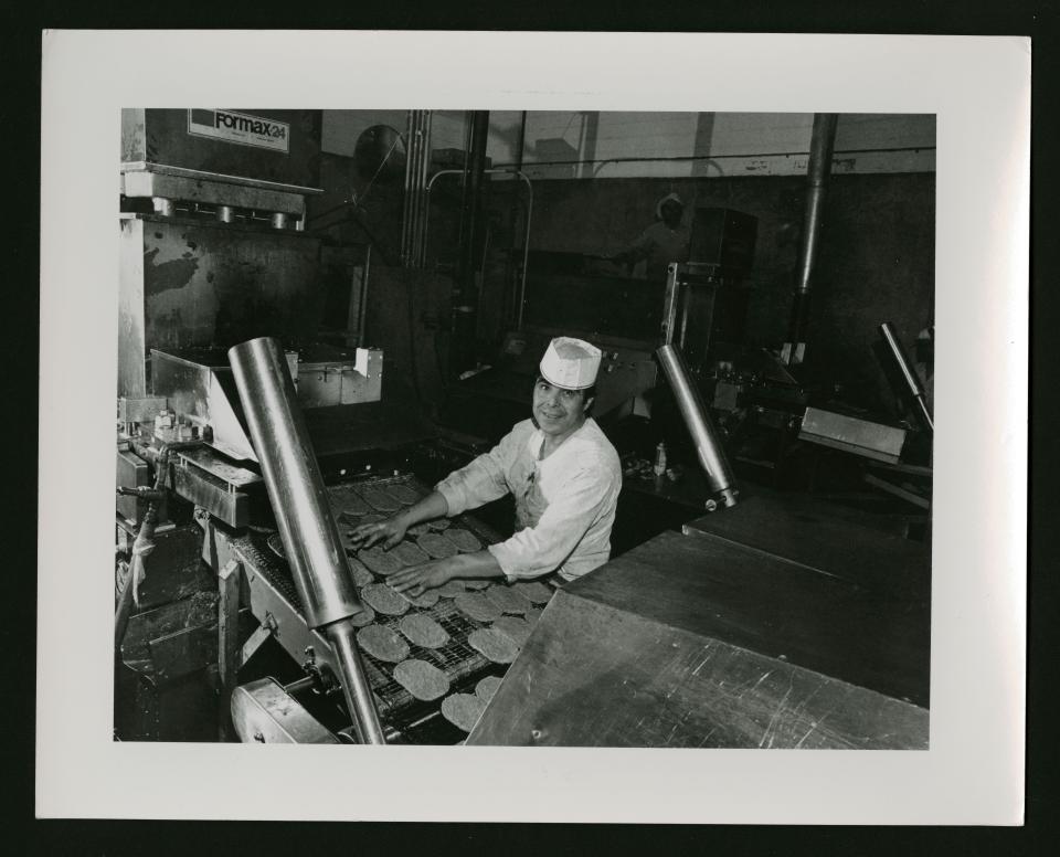 Bill Owens’ “Industrial burger maker, Tri-Valley Area, Northern California” from the series ‘Working 1974-1976” is part of The Ringling photo exhibit Working conditions.”