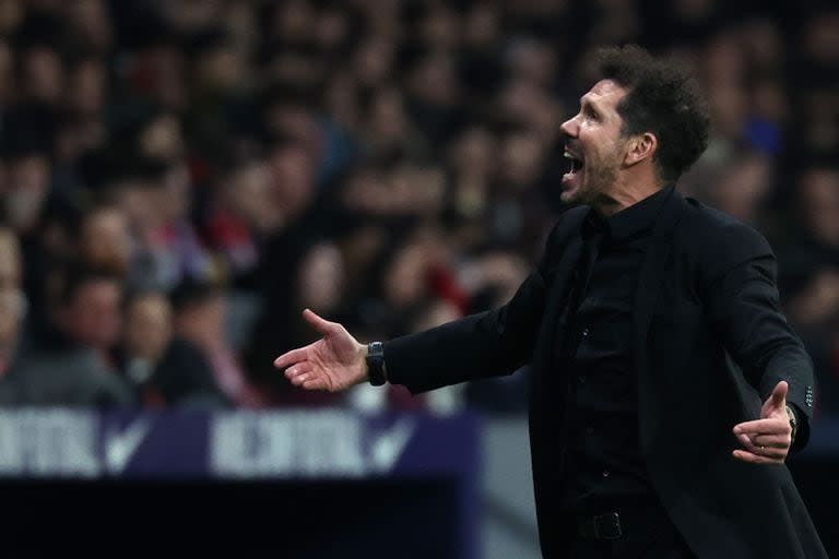 La reacción de Simeone durante el Derbi madrileño; su Atlético consiguió un triunfo resonante por la Copa del Rey