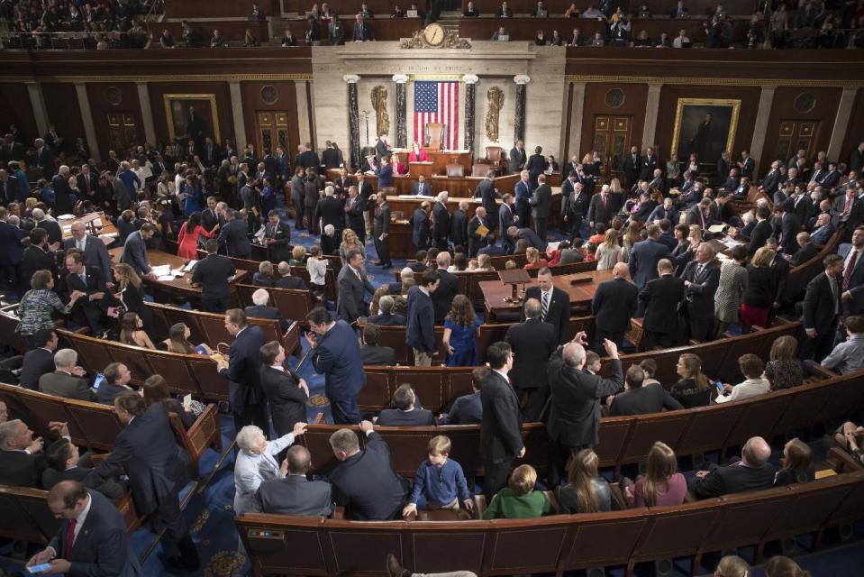 Members of the House of Representatives, some joined by family, gather in the House chamber on Capitol Hill in Washington, Tuesday, Jan. 3, 2017, as the 115th Congress gets under way. (AP Photo/J. Scott Applewhite)