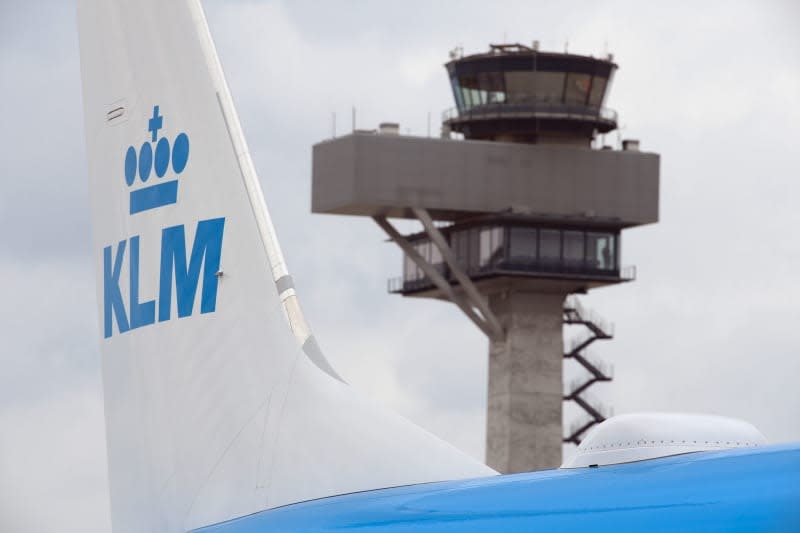 An aircraft of the Air France-KLM stands on the apron of Berlin Brandenburg Airport Willy Brandt. Soeren Stache/dpa-Zentralbild/dpa