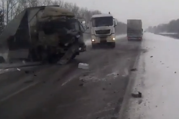 lorry-pile-up-russia-footage-video