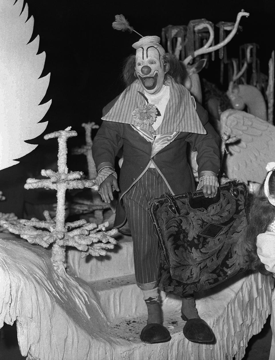 <p>You would never guess it, but this happy go lucky clown is none other than der bingle, Bing Crosby performing in a benefit performance of the Ringling Brothers and Barnum and Bailey circus on Sept. 7,1948 in Hollywood, Calif. The benefit was held to raise an estimated $250,000 for St. John’s Hospital. (AP Photo) </p>