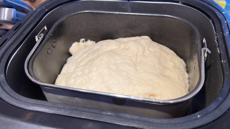 Dough rises inside a Hamilton Beach bread machine or bead maker, Lafayette, California, August 6, 2022. Photo courtesy Sftm. 