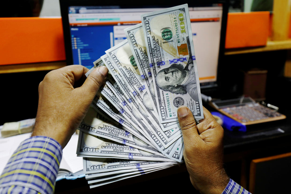 A trader shows U.S. dollar notes at a currency exchange booth in Karachi, Pakistan December 3, 2018. REUTERS/Akhtar Soomro