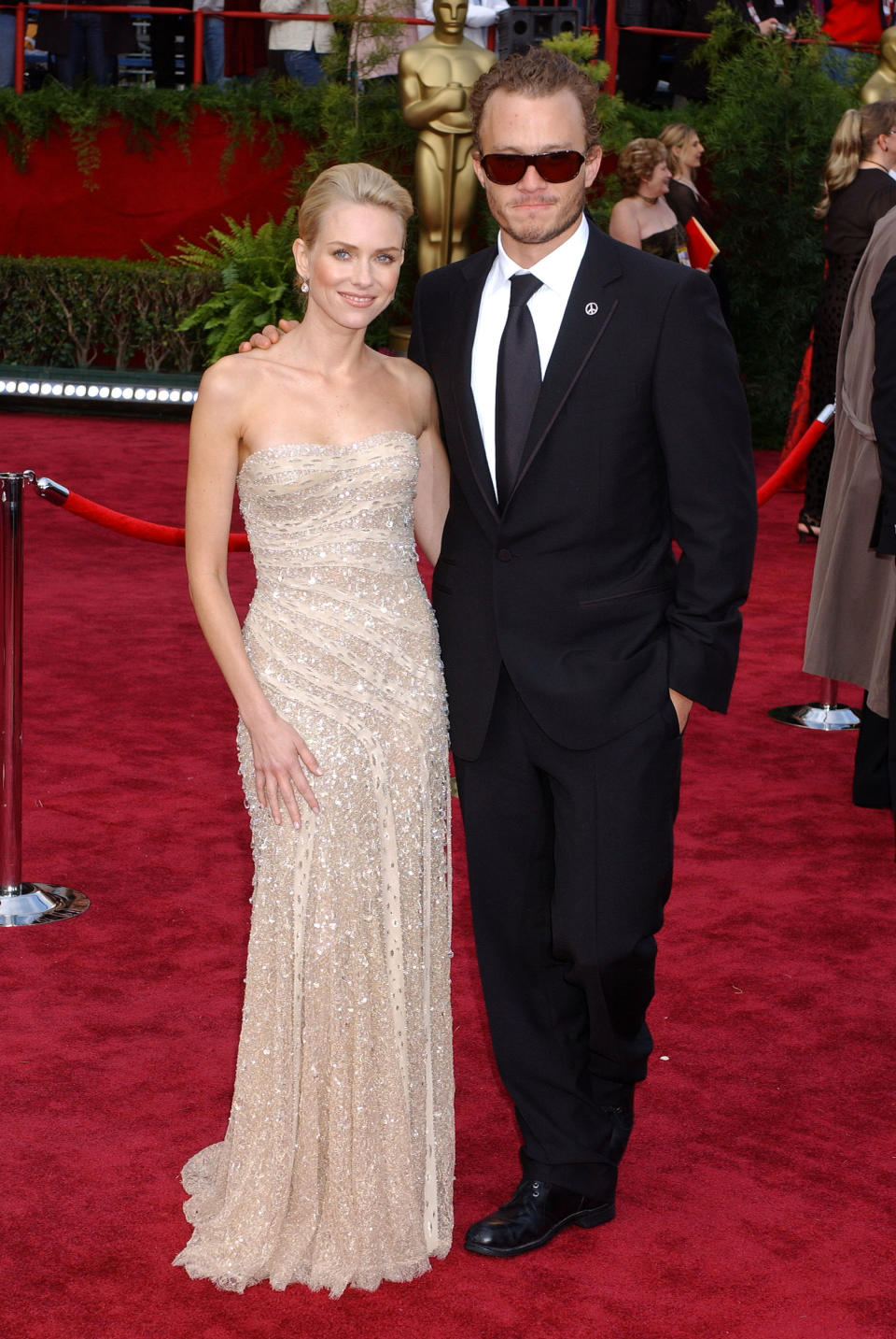 Naomi Watts with then-boyfriend Heath Ledger at the 2004 Oscars. (Image via Getty Images)