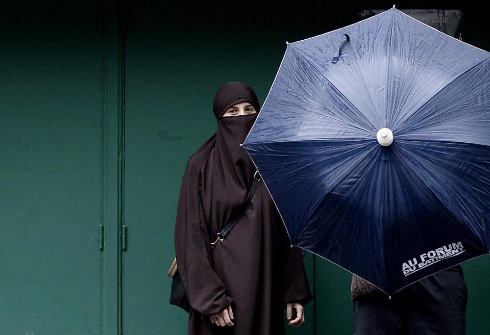 A woman wearing a niqab in Paris in 2014. The U.N. Human Rights Committee declared that France&rsquo;s ban on full-face Islamic veils is a violation of Muslim women&rsquo;s rights. (Photo: STEPHANE DE SAKUTIN via Getty Images)