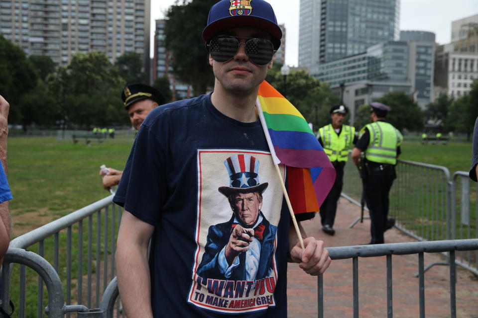 <p>A protester, who said he came to support the constitution, waits to enter the “Boston Free Speech” rally at the Boston Common in Boston, Aug. 19, 2017. (Photo: Craig F. Walker/The Boston Globe via Getty Images) </p>