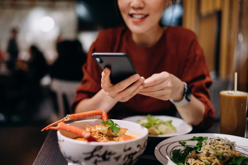 Das Fotografieren und Posten von Essen in einem Restaurant kam eine Frau aus China beinahe teuer zu stehen. (Symbolbild)