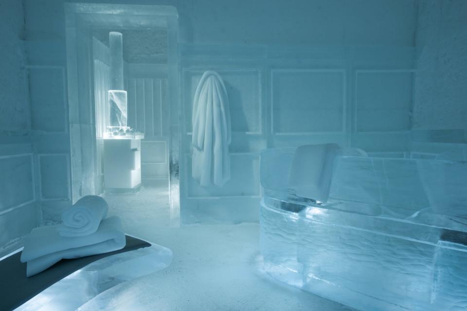 medium_icehotel_365sauna_design_luca_roncoroni_photo_asaf_kliger