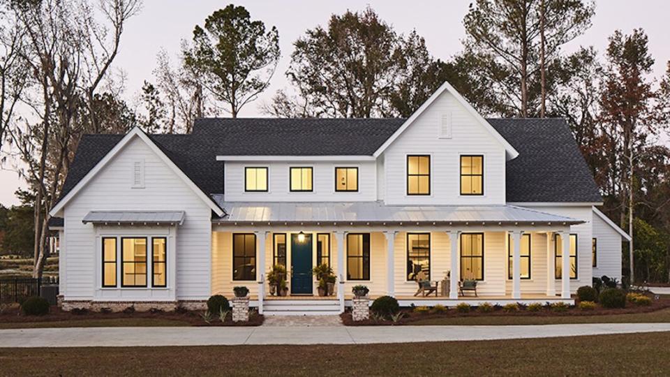 Southern Living Modern Farmhouse Home, white farmhouse