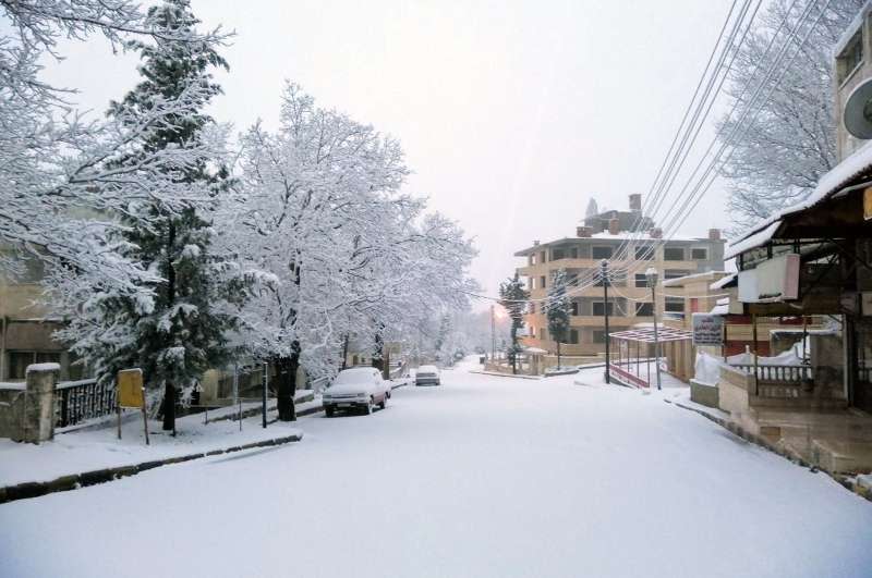 2021年2月，中東下起罕見大雪，圖為敘利亞觀光景點斯蘭法鎮。（AP）