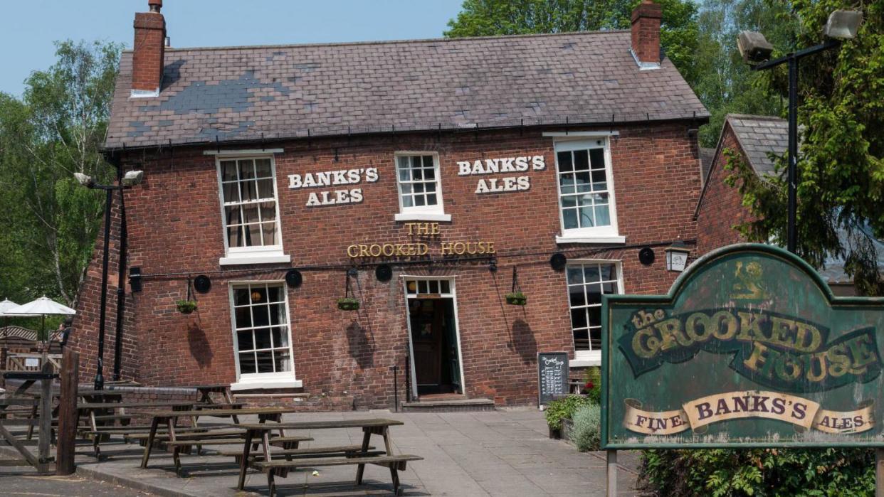 The Crooked House pub 