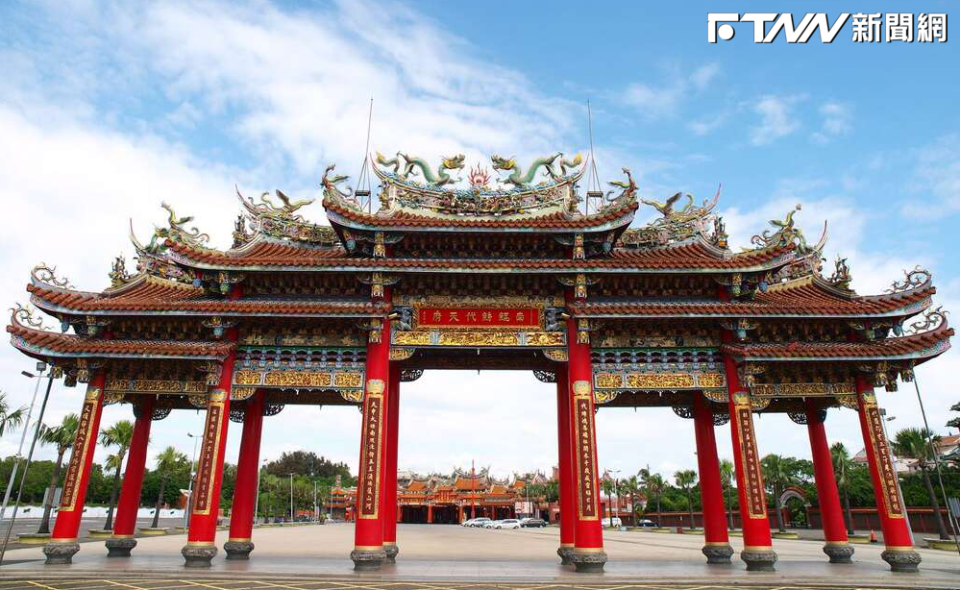 南鯤鯓代天府自2011年開始，就被稱為「台灣王爺總廟」，每年都在大年初一進行國運籤的抽選。（圖／台南旅遊網）