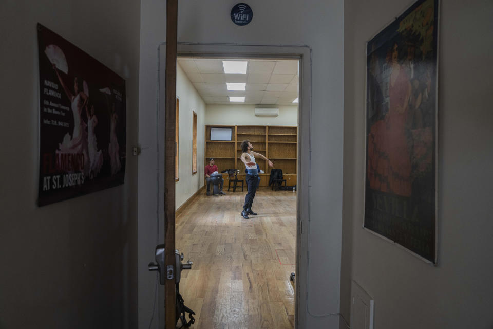 Bailarines ensayan para la temporada 40 de Flamenco Vivo Carlota Santana en el estudio de la compañía en Nueva York, el 8 de junio de 2023. (Hiroko Masuike/The New York Times)
