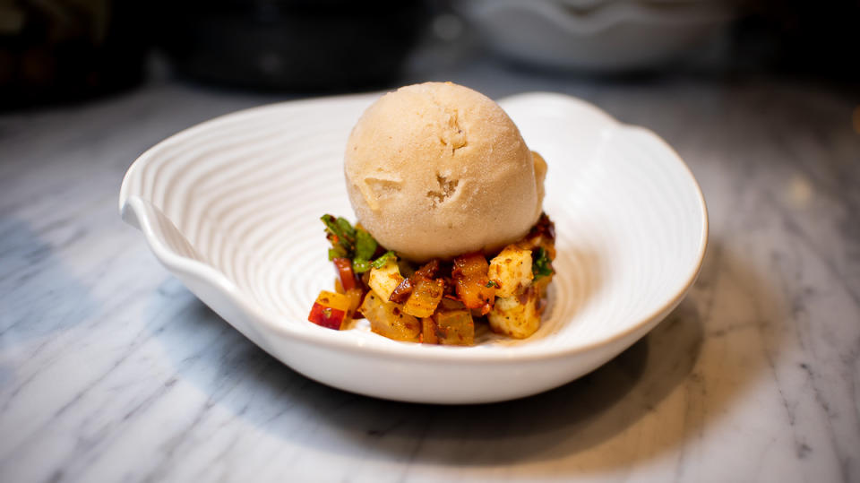 Ginger flower & Lychee Sorbet (PHOTO: Zat Astha/Yahoo Lifestyle SEA)
