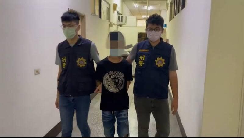 身材瘦小的18歲林姓男子涉嫌仲介高中同學到柬埔寨，於昨日落網。（警方提供）