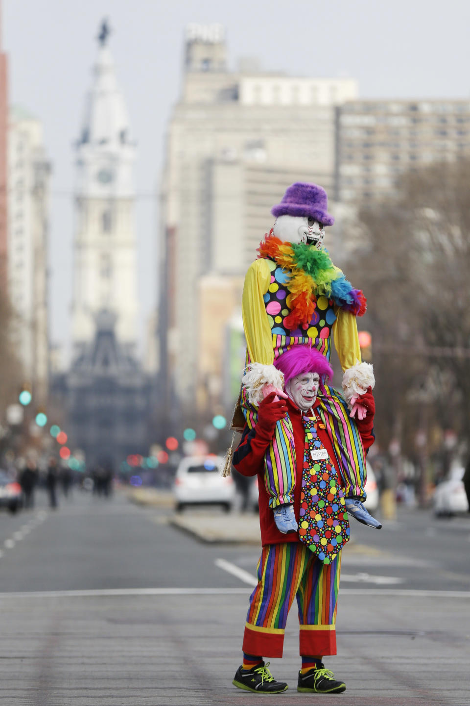 A Mummer waits for the start of the annual New Year's Day parade, Wednesday, Jan. 1, 2014, in Philadelphia. (AP Photo/Matt Rourke)