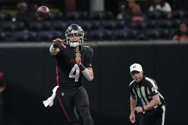 London, UK. 10th Oct, 2021. Atlanta Falcons kicker Younghoe Koo (7) kicks a  field goal against the New York Jets during an NFL International Series  game at Tottenham Hotspur Stadium, Sunday, Oct.