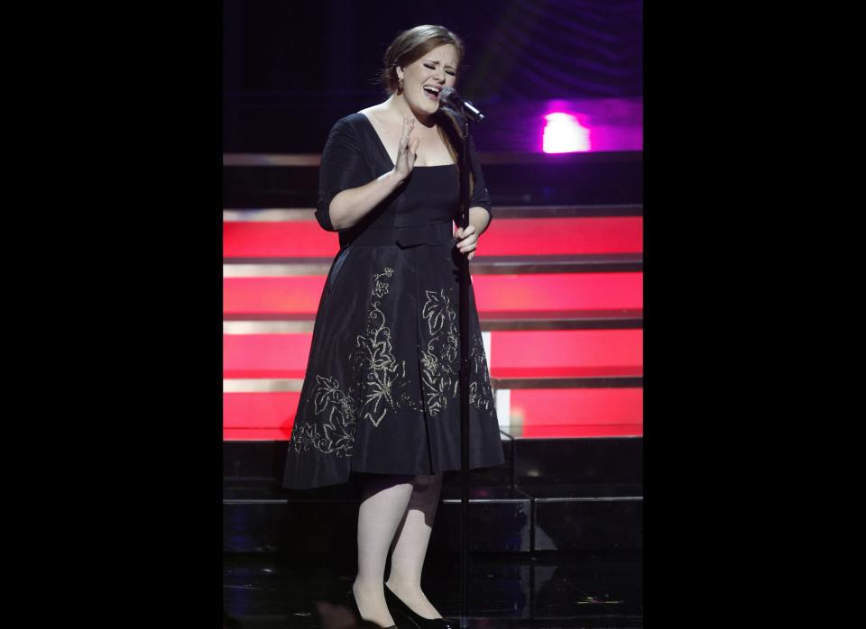 Adele performs at the VH1 Divas show