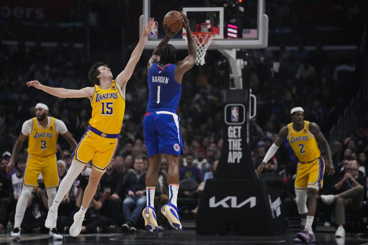 Leonard's triple-double leads Clippers over Lakers 127-116