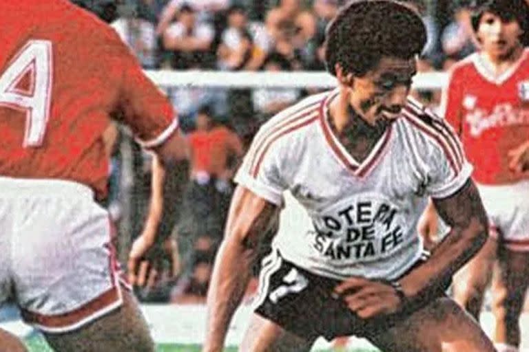 Anthony De Avila con la camiseta de Unión, en 1987