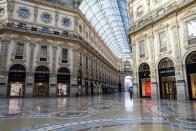 La Galería de Víctor Manuel II de Milán (Italia), totalmente vacía y con las tiendas cerradas el 16 de marzo. (Foto: Mairo Cinquetti / NurPhoto / Getty Images).