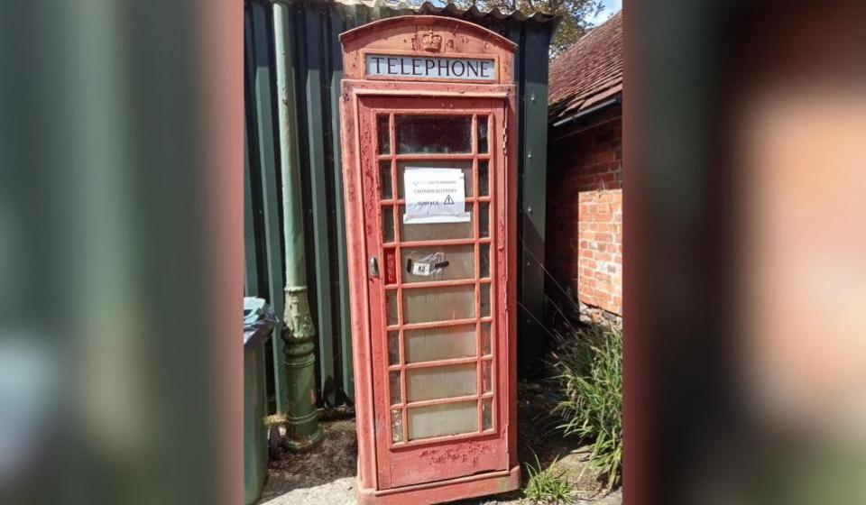 Isle of Wight County Press: Elizabeth II telephone box, which sold for £2,000