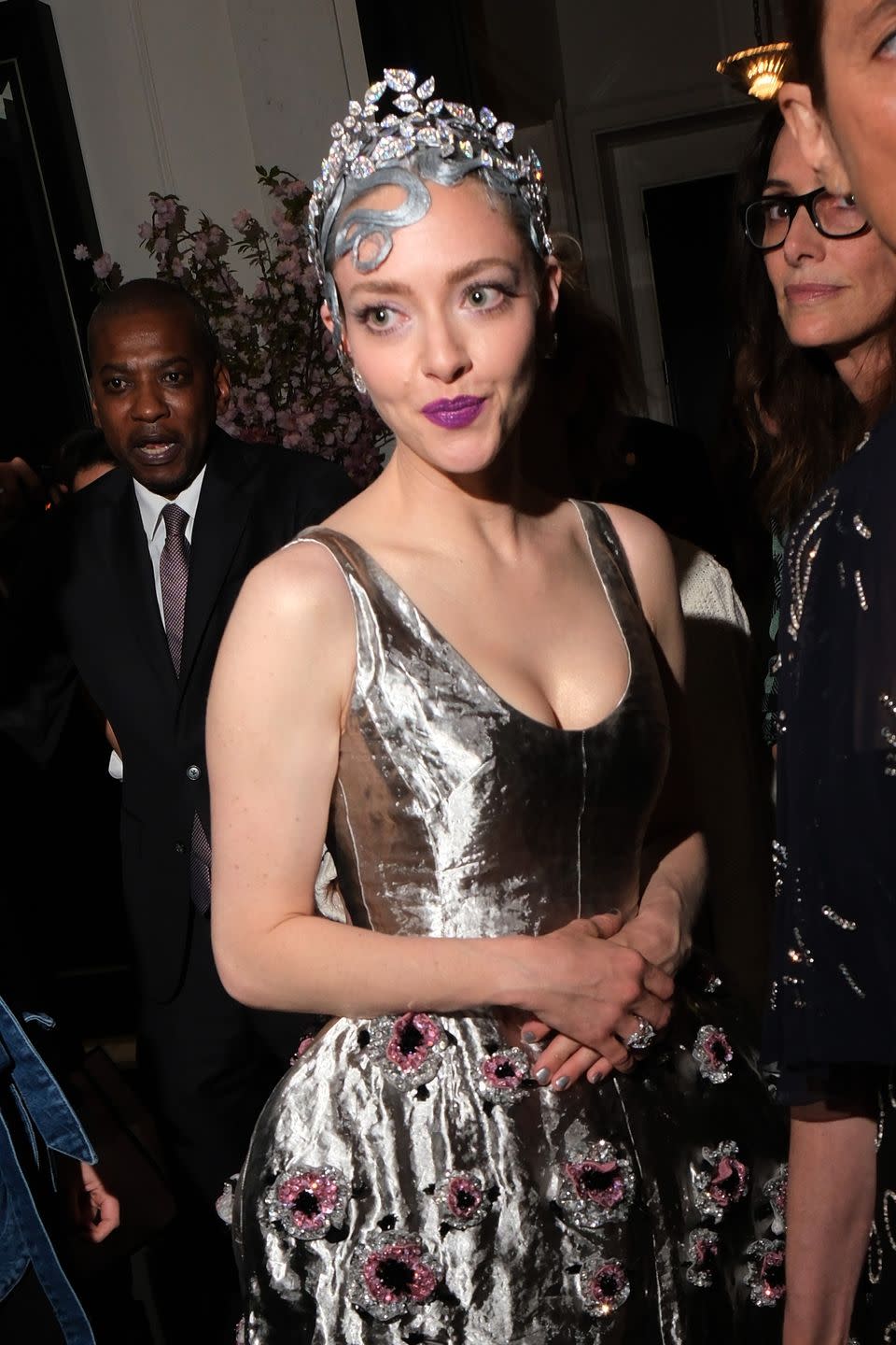 amanda seyfried silver hair met gala