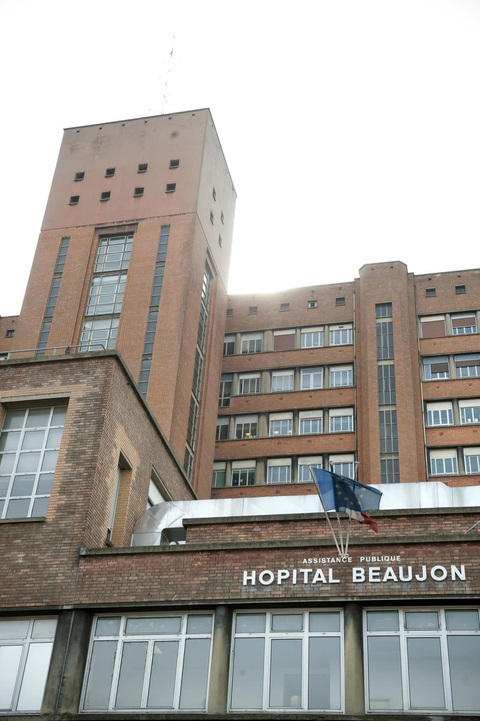 A l hôpital Beaujon nous sommes dans un service dit de pointe hébergeant des malades graves