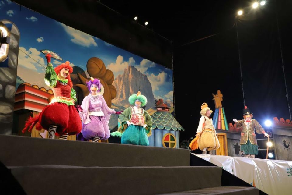 雲縣慶祝兒童節，紙風車劇團巡演與大小朋友同樂。（記者陳正芬攝）