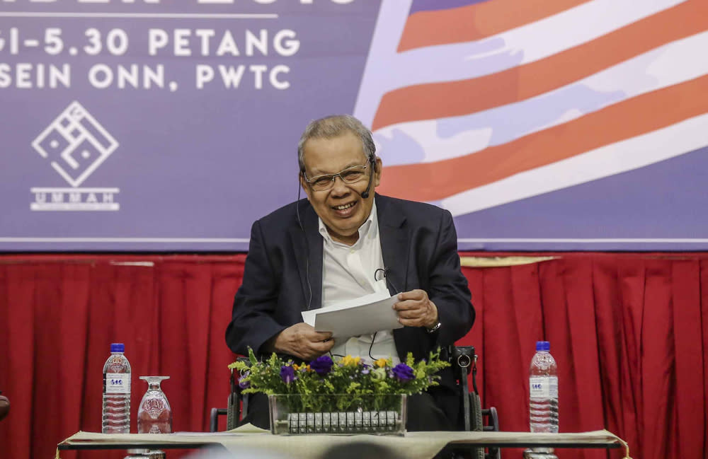 Abdul Hamid latched on to a popular conspiracy theory that the AG might not have agreed with the testimony by retired pathologist Prof Dr Shahrom Abd Wahid, an expert witness called by Syazlin. — Picture by Firdaus Latif