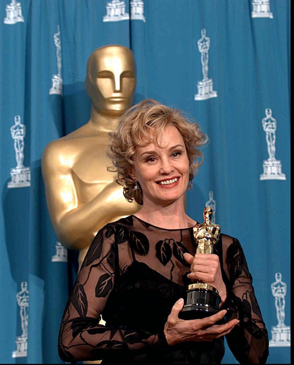 Jessica Lange in 1995 with her best actress Oscar for "Blue Sky."