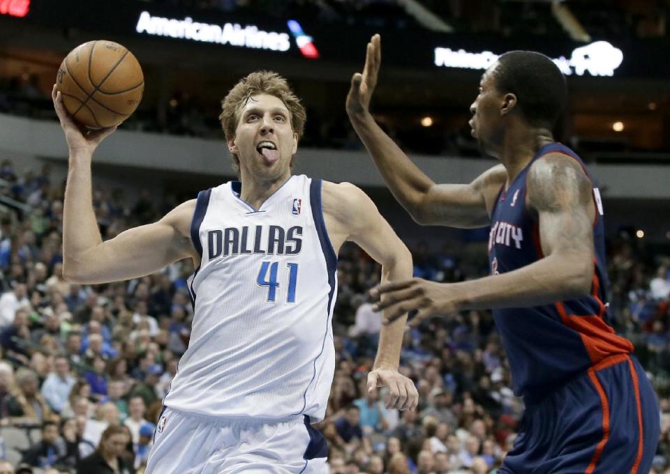 El alemán Dirk Nowitzki (41), de los Mavericks de Dallas, enfrenta a los Pistons de Detroit en duelo del domingo 26 de enero de 2014, en Dallas. Nowitzki fue elegido suplente para el Juego de Estrellas el jueves 30 de enero. (Foto AP/Tony Gutierrez)