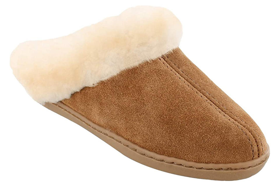 Minnetonka Women's Sheepskin Mule Moccasin Slipper