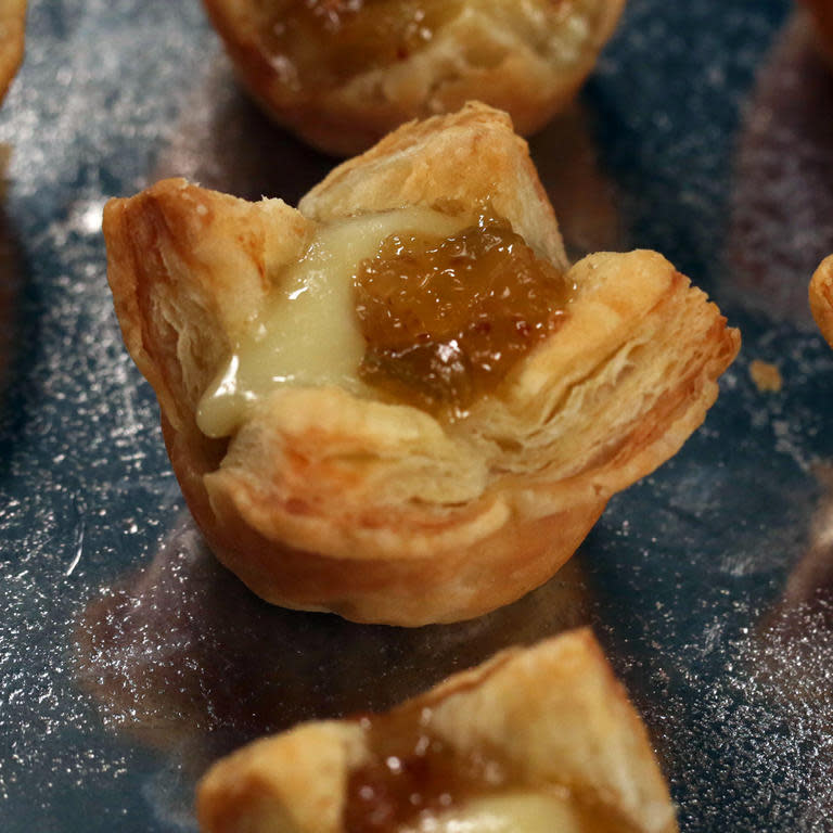 Brie-and-Fig Puffed Pastry Bites
