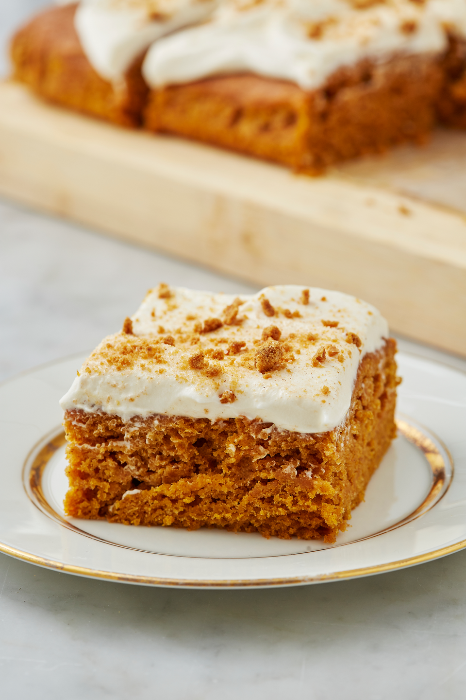 <p>Not ready to say goodbye to pumpkin? Keep the fall flavor going with this easy cake.</p><p>Get the recipe from <a href="https://www.delish.com/cooking/recipe-ideas/a28413646/easy-pumpkin-cake-recipe/" rel="nofollow noopener" target="_blank" data-ylk="slk:Delish;elm:context_link;itc:0;sec:content-canvas" class="link ">Delish</a>.</p>