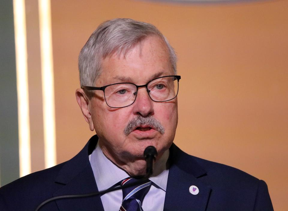 Former U.S. Ambassador to China and ex-Iowa Gov. Terry Branstad will be part of an "old friends" delegation from Iowa dining Wednesday with President Xi Jinping of China.