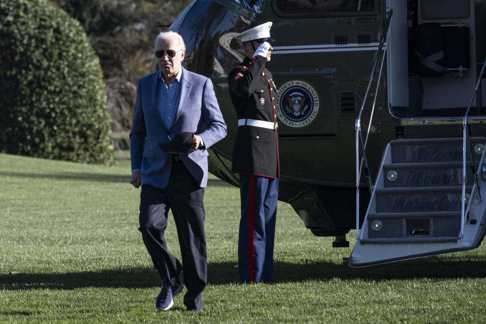 El presidente Joe Biden llega en el Marine One a la Casa Blanca en Washington, el domingo 24 de marzo de 2024. (Pete Marovich/The New York Times)
