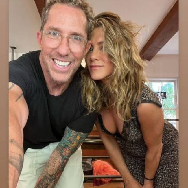 Jennifer Aniston con su peluquero Chris McMillan credit:Bang Showbiz