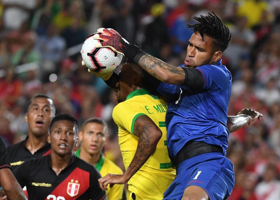 Pedro Gallese in action for Peru against Brazil