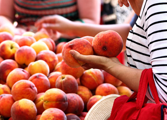 Learn How To Tell When a Peach Is Ripe for Eating – Lane Southern