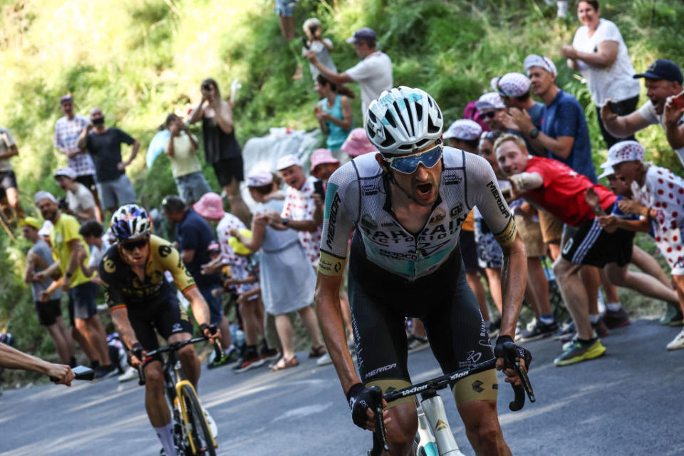 Bahrain - Victorious' Wout Poels drops Jumbo-Visma's Wout Van Aert in the final ascent of Saint-Gervais-les-Bains