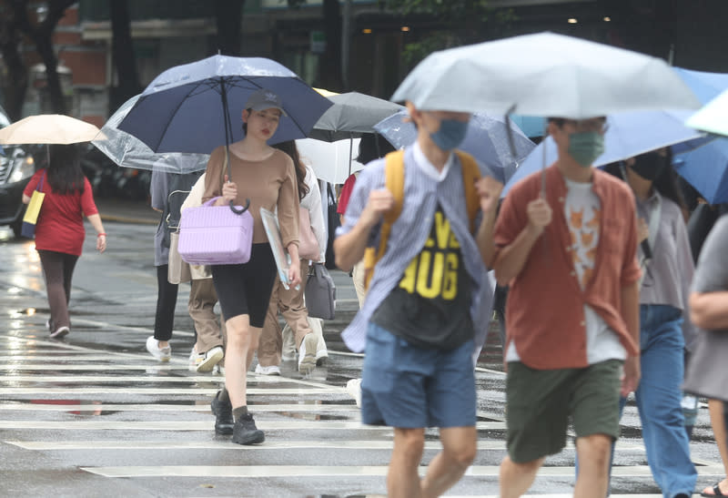 中央氣象局針對3縣市發布豪、大雨特報。資料照片：中央社