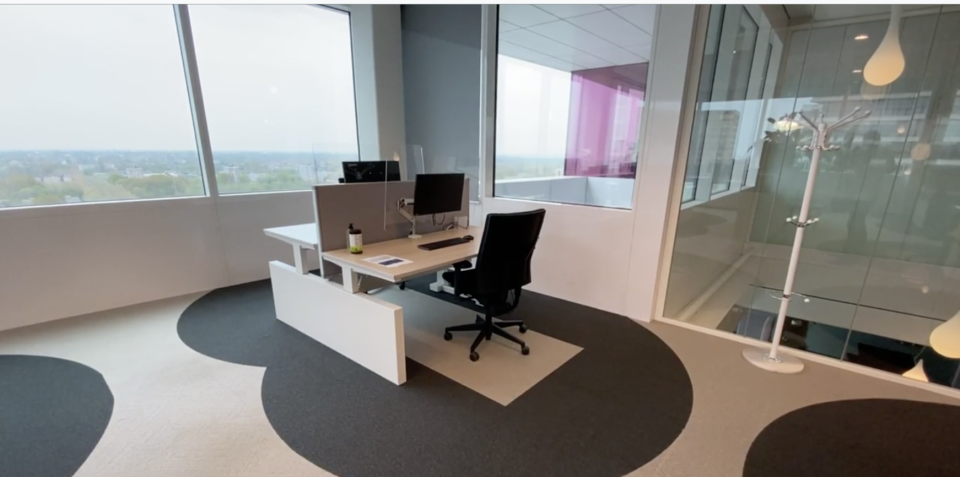 Cushman & Wakefield 6 Feet Office design - circles on the floor delineate safe social distancing parameters