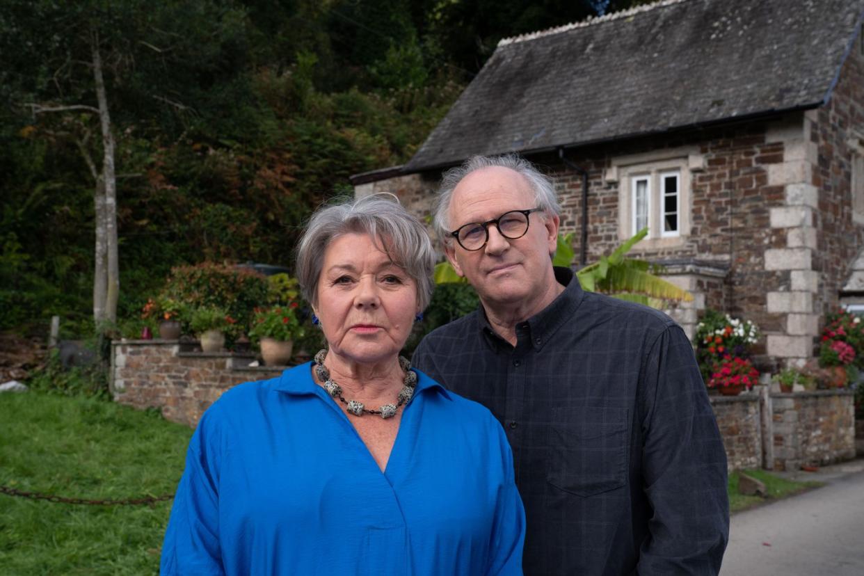 barbara flynn and peter davison in beyond paradise