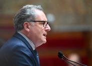 Alors qu'il vient juste d'être nommé ministre de la Cohésion des territoires, Richard Ferrand est au cœur d'une affaire révélée par le Canard Enchaîné. Il est pointé du doigt pour abus de confiance et escroquerie : en 2011, les Mutuelles de Bretagne, dirigées par Richard Ferrand, louaient des locaux commerciaux appartenant à sa compagne. Richard Ferrand annonce le 19 juin qu'il quitte le gouvernement pour la présidence du groupe LREM à l'Assemblée nationale. (crédit AFP)