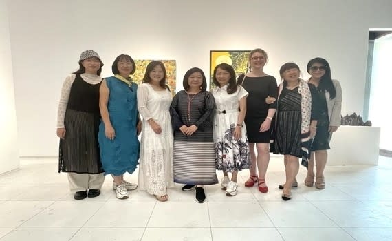 Maartje Blans：「謝謝鍾理事長的邀請，來台灣的兩個星期看見了各地的人文風貌，對於將來的創作非常有幫助，更榮幸能成為大亞洲藝術聯盟協會的會員。」在今天的聯展中，多位藝術家對於成為協會的一份子特別開心，佩服鍾理事長總是群策群力，提供有別於台灣其他的藝術團體。於現場中，藝術家們都盡情能以個展的心態來分享暢談與交流，渡過了愉悅且開心的下午。