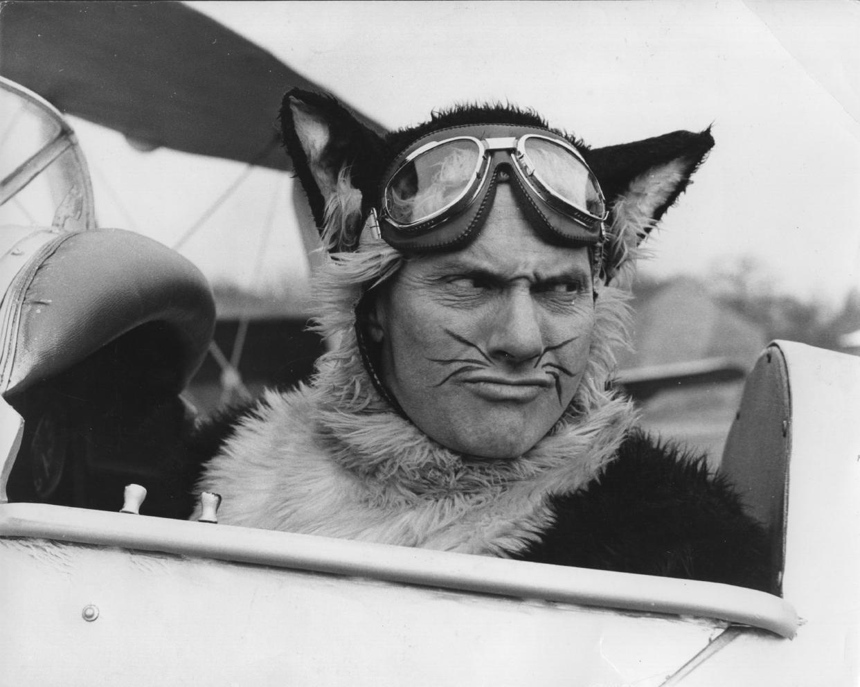 https://www.gettyimages.co.uk/detail/news-photo/8th-march-1963-british-comedian-dick-emery-wearing-cats-news-photo/51245828