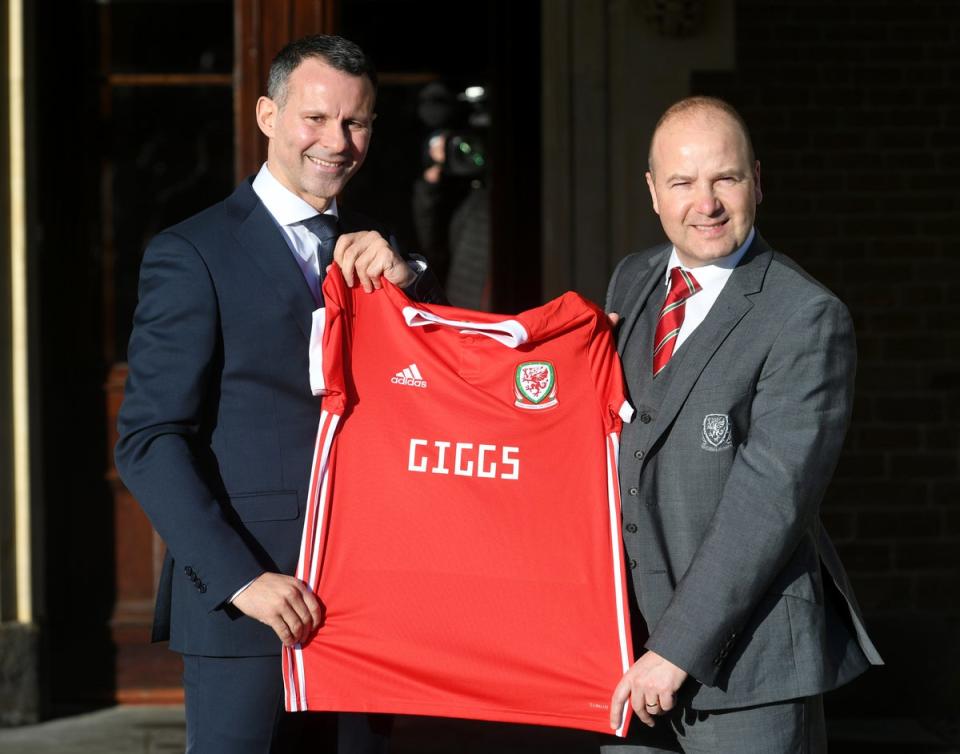 Giggs (left) poses with former Football Association of Wales chief executive Jonathan Ford after being appointed Wales manager in January 2018 (Ben Birchall/PA) (PA Archive)